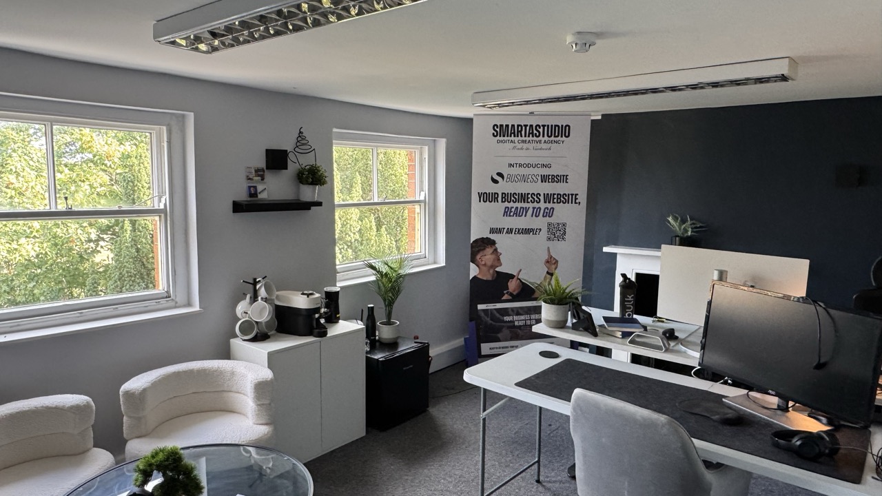 Medium (3–5 desks)